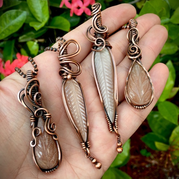 Moonstone copper wire wrapped pendant necklace - Picture 4 of 4